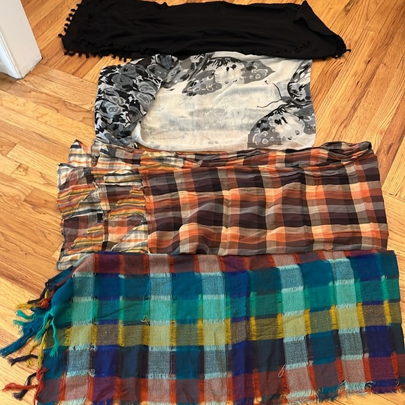 An assortment of scarves! - Picture 2 of 8
